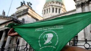 Aborto en el mundo: países expanden el derecho mientras Estados Unidos podría restringirlo