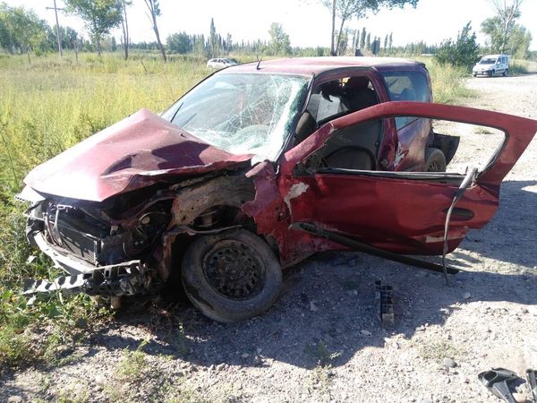 El conductor del Renault Clio murió por las heridas que sufrió en el choque. (Foto gentileza)
