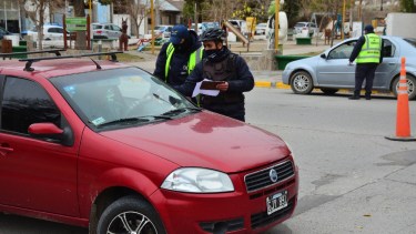 Regina y Huergo adhirieron a la restricción de circulación nocturna