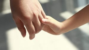 Convocan a familias de Río Negro para adoptar a una niña