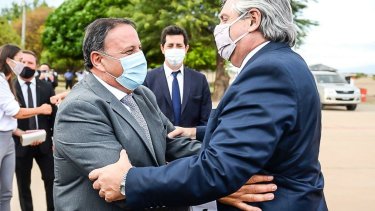El presidente fue recibido por el gobernador de La Rioja, Ricardo Quintela.