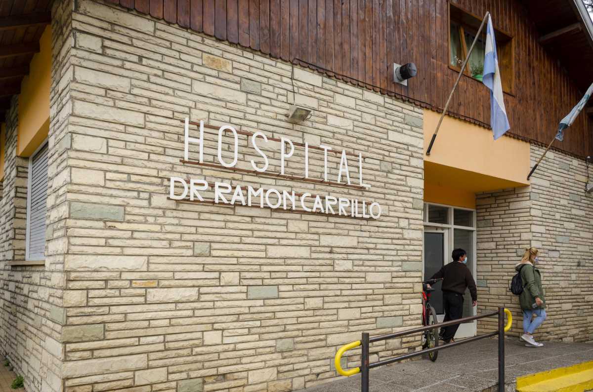 Actualmente hay un 10% del personal del hospital de San Martín de los Andes que está aislado,  por casos  positivos o contacto estrecho. Foto: Patricio Rodríguez