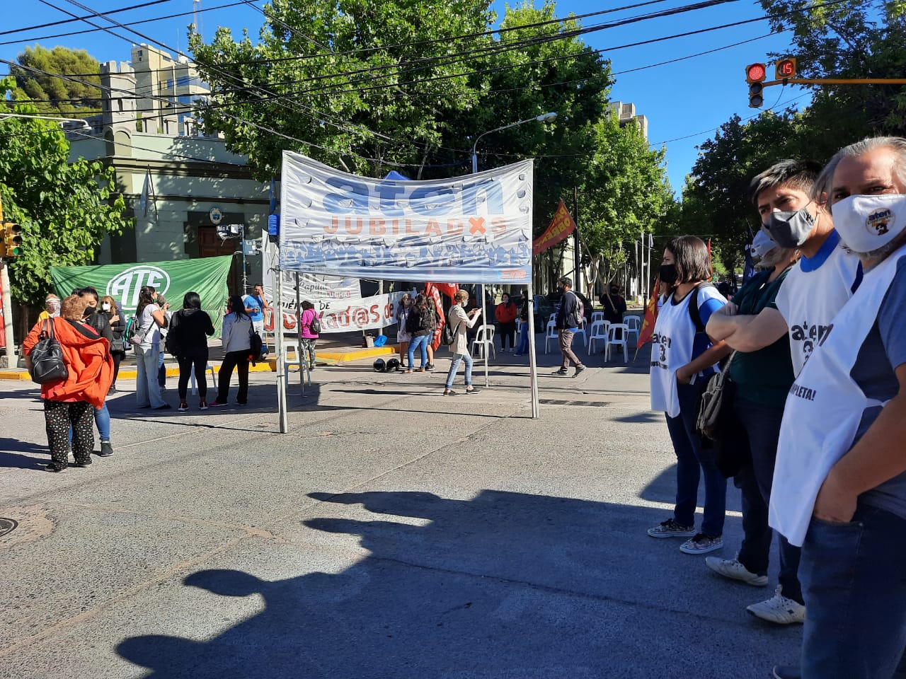 Los jubilados de ATEN pide que los alcance el bono otrogado en concepto de conectividad por el gobierno de Neuquén. (foto: gentileza prensa Aten)