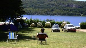 Campings en cordillera: pocos turistas y muchos residentes