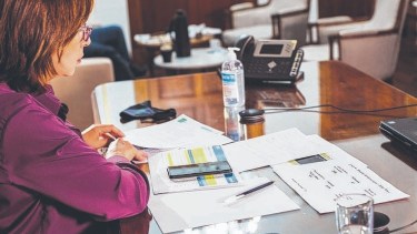 La gobernadora habló ayer de las restricciones con empresarios y, el jueves, con intendentes.