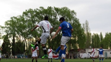 El hecho ocurrió en marzo de 2008 en un partido que animaron Chimpay y Darwin, en cancha de Belisle. 