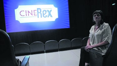 Alina Iturbe contó que los vecinos reclaman que vuelva a funcionar el cine en Roca. Foto Gonzalo Maldonado.