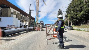 Los trabajos del colector costanero generan algunas complicaciones para circular por la avenida Costanera. Foto: archivo
