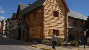 Ingresó a un gimnasio en Bariloche y amenazó a la gente con un cuchillo