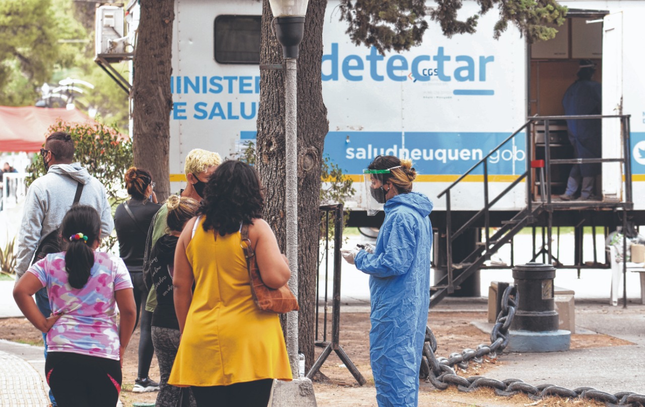 En Neuquén se realizan testos en los trailer de Detectar. (Archivo Florencia Salto).-
