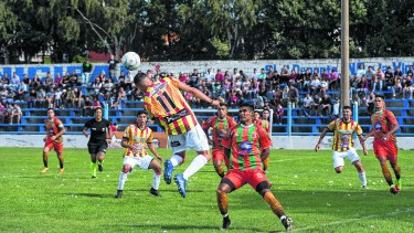 Cruz del Sur y Puerto Moreno se enfrentarán, pero sin público.  Foto: archivo Marcelo Martínez