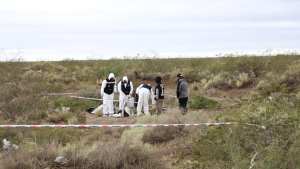 Investigan femicidio en Allen: había dos balas en el cuerpo de la mujer que apareció  en la barda