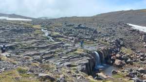 El espectacular circuito de Caviahue-Copahue: termas, cascadas y trekking al volcán