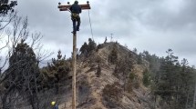 Imagen de El incendio de El Bolsón destruyó varios kilómetros de la red eléctrica