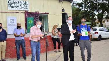 Jóvenes que se capacitaron en embalado de frutas recibieron su certificado. (Foto Néstor Salas)