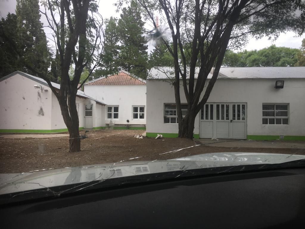El amplio edificio y predio de la ex escuela hogar 51 de Colonia Josefainaugurado en 1942 fueron reacondicionados por el municipio de Pomona que seguirá brindando asistencia. (Foto Gentileza)