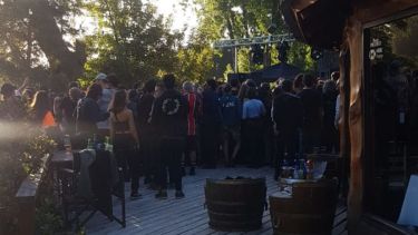 La fiscalía le formulará cargos este jueves a los organizadores de tres fiestas clandestinas en Villa La Angostura. (Gentileza Diario Andino).-