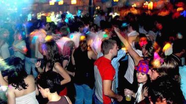 Mientras los casos de coronavirus aumentan, las fiestas clandestinas no cesan.