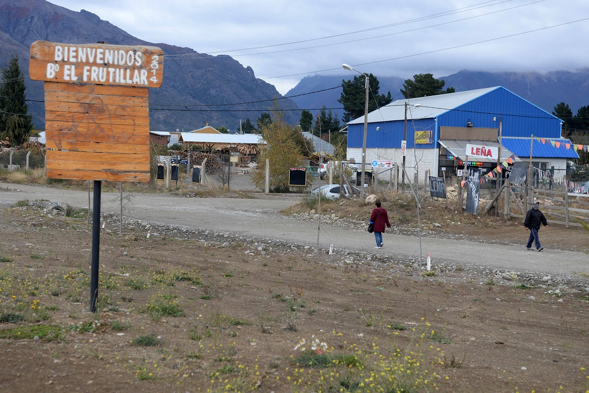 En sectores del barrio El Frutillar de Bariloche, cientos de familias tienen problemas con la provisión de agua potable en lo que va de este verano. (Foto: archivo)