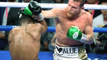 A Canelo Álvarez lo despojaron de un título