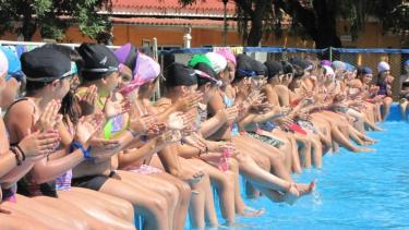 Una imagen de antes. Las colonias de vacaciones ahora se transformaron en espacios compartidos, pero con actividades individuales. (Archivo).-