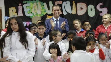 Gutiérrez pidió pensar en los niños, que hace un año que no van a la escuela. (Archivo).-