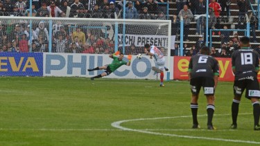 Alasia fue el héroe en el triunfo por penales ante Arsenal en 2018. (Foto: Juan Thomes)