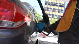 El gobierno postergó la actualización de los impuestos a los combustibles