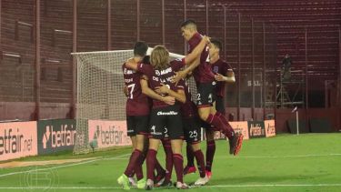 Los jugadores del Grana festejan uno de los cuatro goles anotados en la serie. Foto: Prensa Lanús.