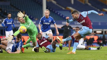 Lanzini no pudo anotar pero sumó minutos en West Ham. 