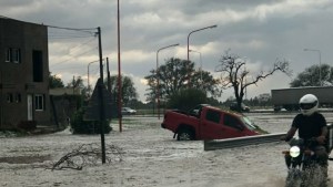 Un fuerte temporal en Santa Rosa provocó importantes daños y afectó a los vecinos