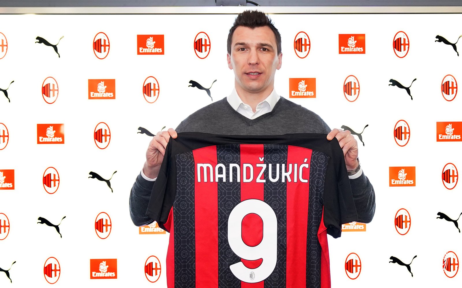 Mario Mandzukic es nuevo refuerzo de Milan. El líder de Italia lo incorporó esta semana. 