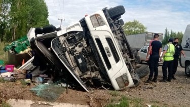 La cabina del vehículo quedó destruida tras el siniestro vial ocurrido esta mañana. (foto: gentileza)
