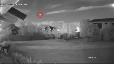 Así registró el meteorito la cámara de seguridad de una casa de Bariloche. (Captura).-