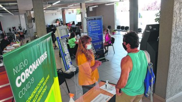 La suba en los tributos generaron mucos reclamos en las diferentes sedes de Rentas de la provincia. Foto: César Izza. 