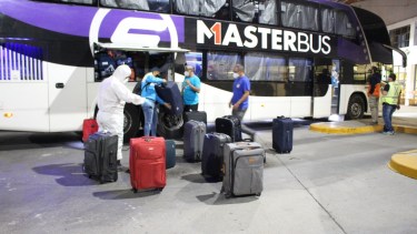 El primer colectivo arribó a las 4 am. (gentileza) 