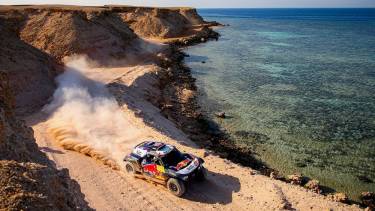 Peterhansel dio otro paso en busca del título en el Dakar