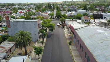 Reasfaltan la calle Alsina de Viedma