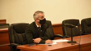 Piedrabuena, el juez del escándalo, dice que la Policía espía a su esposa