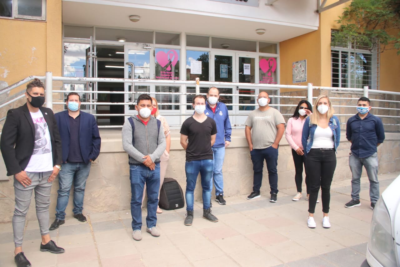 Los profesionales de salud son de Buenos Aires y llegaron a Zapala para poder habilitar más camas de terapia intesiva. (Foto: gentileza Municipalidad de Zapala)