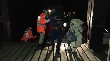 Prefectura participó de un operativo de evacuación de un niño de cuatro años con dolor abdominal en un paraje de Villa La Angostura (Foto: La Angostura Digital).