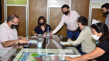 Orazi, Perilli y Pérez Raventos, analizaron proyectos para el programa Suelo Urbano. (Foto Néstor Salas)