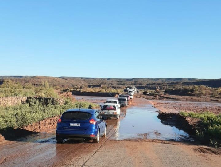 La Ruta 5 en la zona de Badén Carranza, en Rincón de los Sauces, fue habilitada en la mañana de este miércoles tras las lluvias que la habían dejado intransitable. (Foto: gentileza)