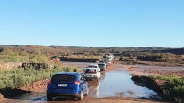 La Ruta 5 en la zona de Badén Carranza, en Rincón de los Sauces, fue habilitada en la mañana de este miércoles tras las lluvias que la habían dejado intransitable. (Foto: gentileza)
