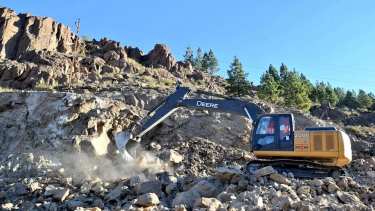 Por la voladura de rocas, la Ruta Provincial 9 permanecerá cortada por una semana entre Huinganco y Andacollo. (Foto: Gentileza Nicolás Fuentes- Entre Cordilleras).