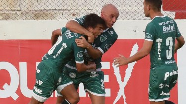 Claudio Pombo marcó el empate para Sarmiento cuando peor jugaba en el primer tiempo. 
