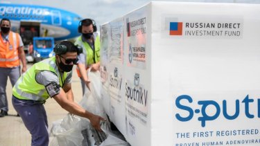 Llega a Moscú el cuarto vuelo que traerá más dosis de la vacuna Sputnik V