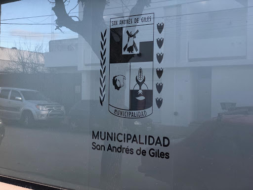 El Municipio de San Andrés de Giles abrió un sumario para averiguar por qué se vacunó a personas que no trabajan en Salud. 