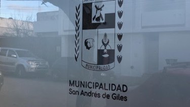 El Municipio de San Andrés de Giles abrió un sumario para averiguar por qué se vacunó a personas que no trabajan en Salud. 