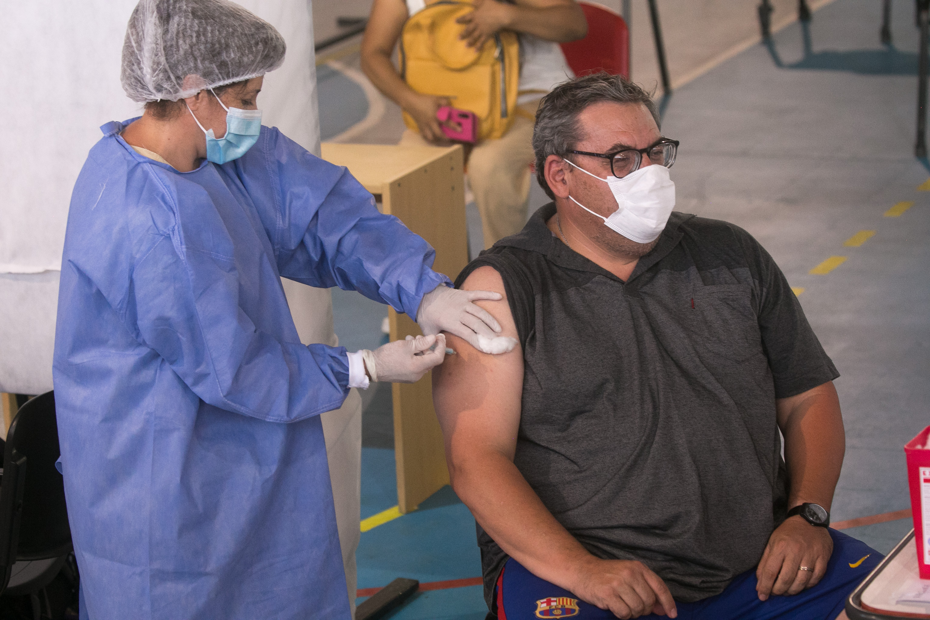 El plan de vacunación continúa con personal de salud pública y privada. Foto: Pablo Leguizamon